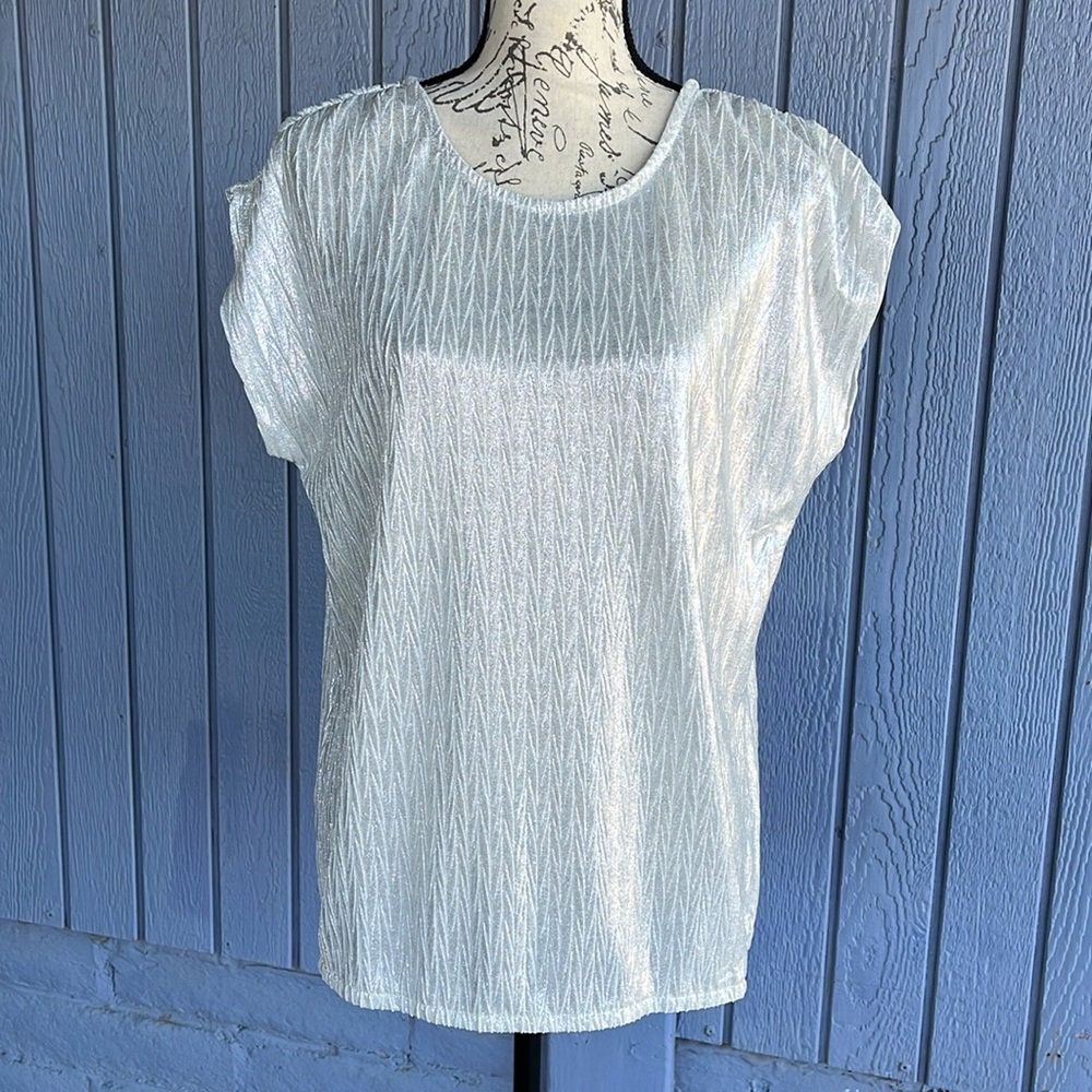 NWT BY DESIGN Women’s Short Sleeve Silver Foil Color Size Large